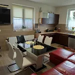 W Kurniku Z Jacuzzy Apartamento *