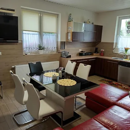 W Kurniku Z Jacuzzy Apartamento *